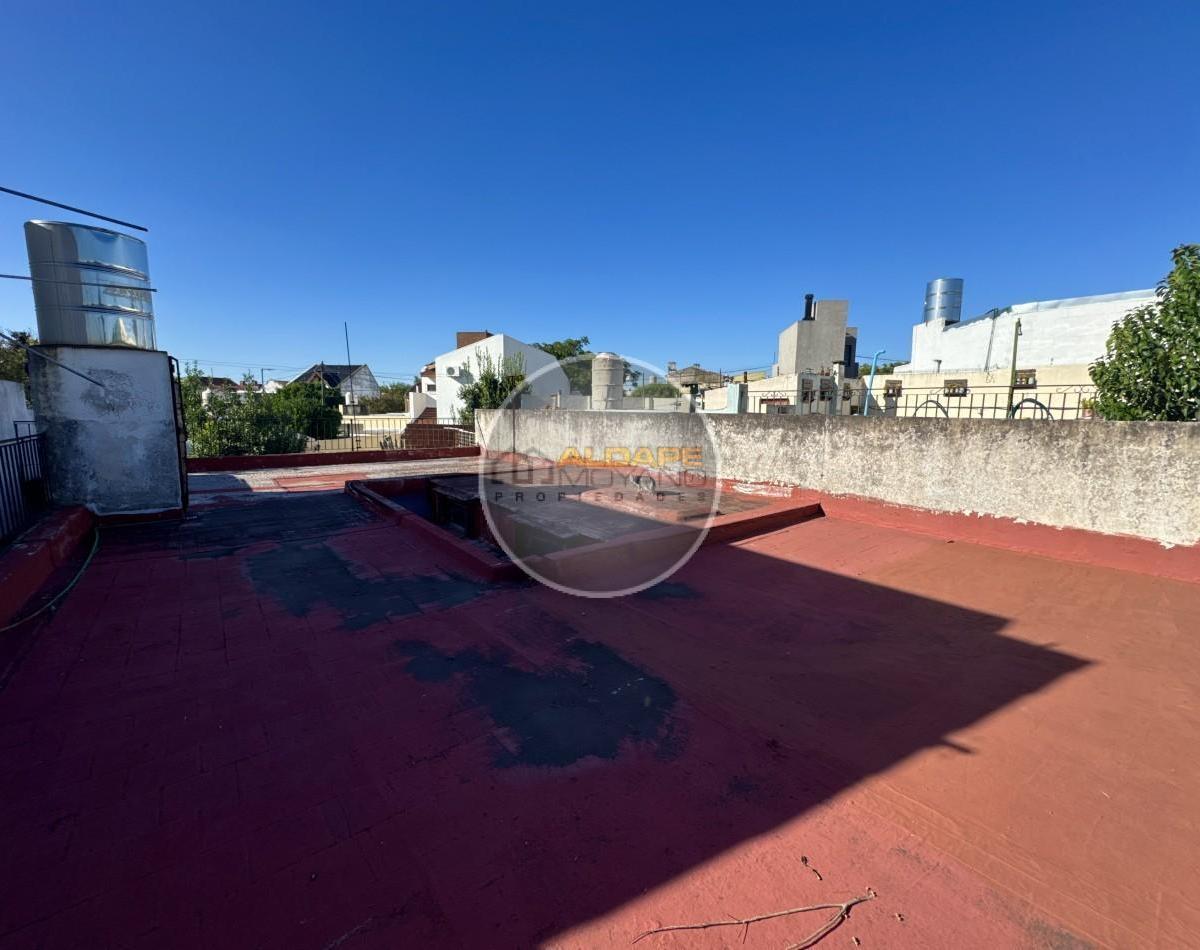 Se Vende Casa Lote Propio, Cinco Amb, con Cochera Cubierta, Parrilla y Deposito (Villa Lugano) 4