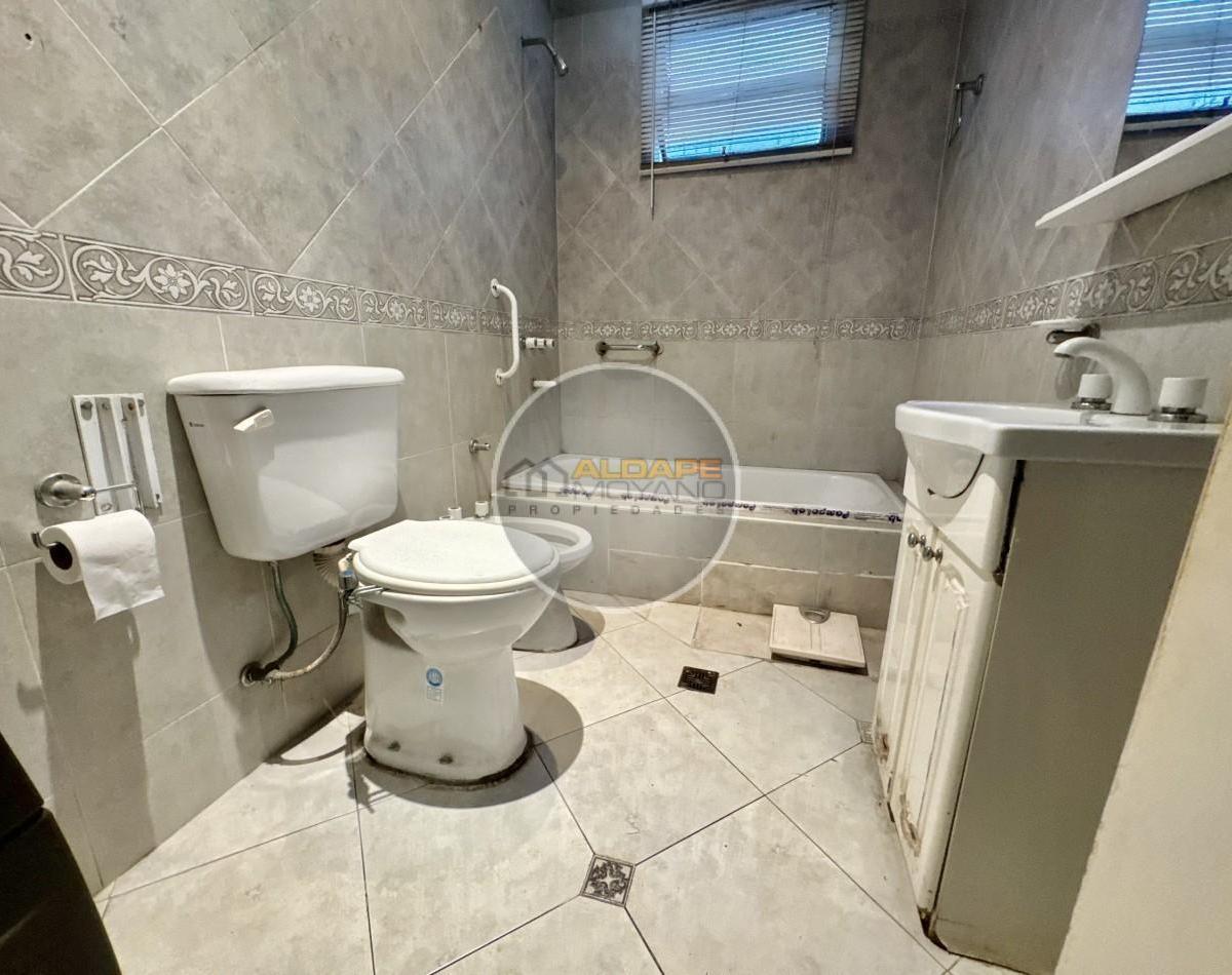 Se Vende Casa Lote Propio, Cinco Amb, con Cochera Cubierta, Parrilla y Deposito (Villa Lugano) 5