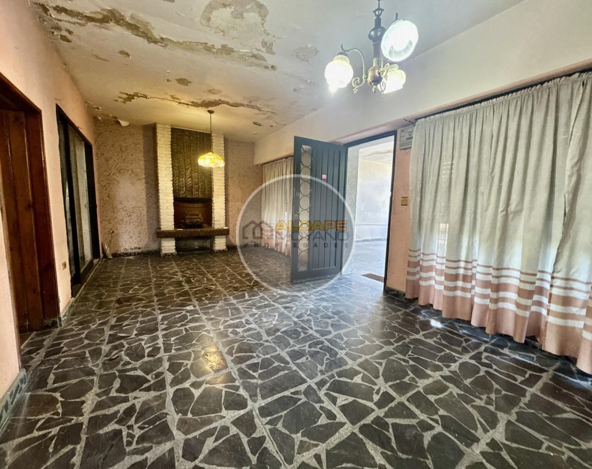 Se Vende Casa Lote Propio, Cinco Amb, con Cochera Cubierta, Parrilla y Deposito (Villa Lugano) 3