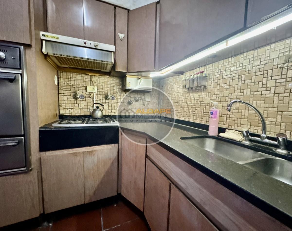Se Vende Casa Lote Propio, Cinco Amb, con Cochera Cubierta, Parrilla y Deposito (Villa Lugano) 4