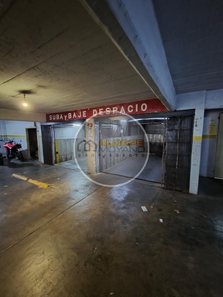 COCHERA CUBIERTA, en edifico exclusivo de cocheras con ascensor para autos y ascensor para acceso. S