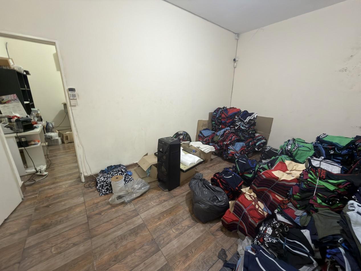 En Venta Casa-Galpon. Ideal Textil (Lomas del Mirador)