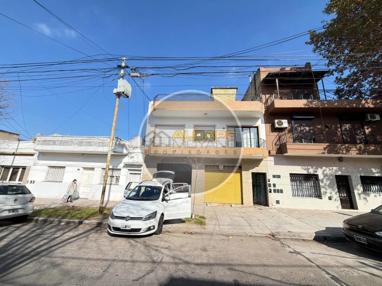Se Vende local comercial, cochera, depto tres amb, y fondo libre (Villa Lugano) 3