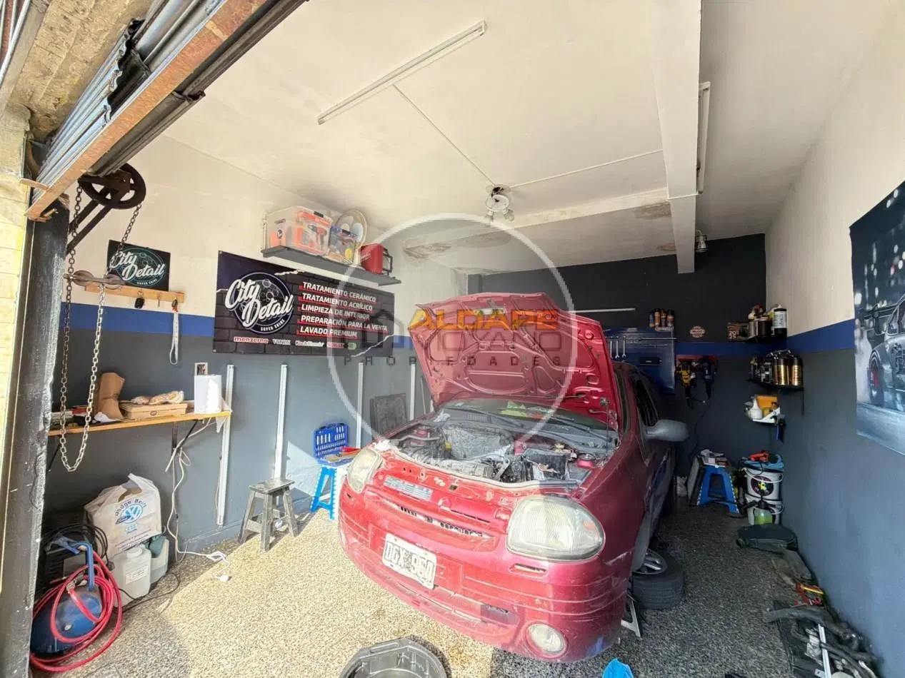 Se Vende local comercial, cochera, depto tres amb, y fondo libre (Villa Lugano) 2