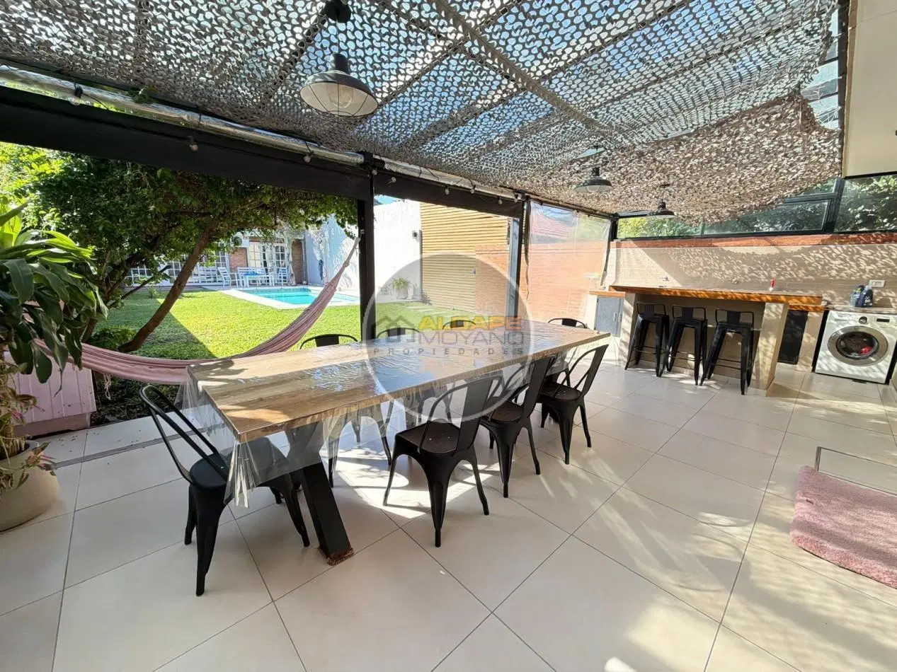 Se Vende Casa, cuatro amb, cochera doble, piscina (Monte Grande) 1