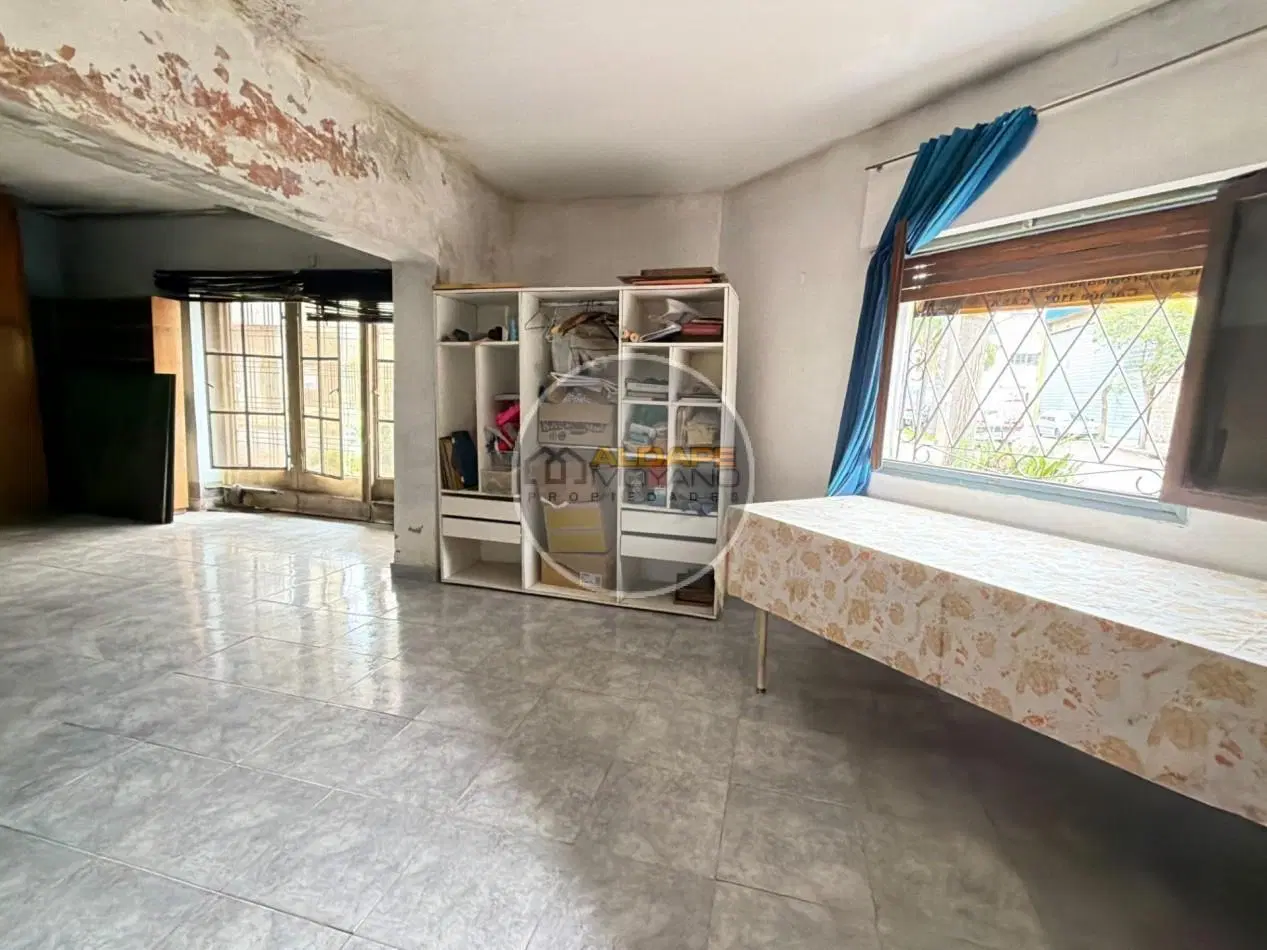 Se Vende Casa tres amb, cochera doble, A Reciclar!! (Ciudadela) 8