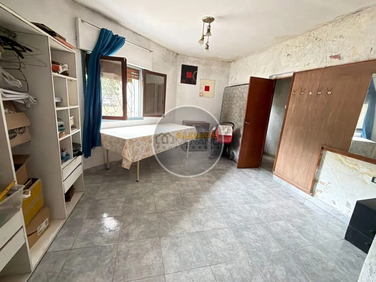 Se Vende Casa tres amb, cochera doble, A Reciclar!! (Ciudadela) 2