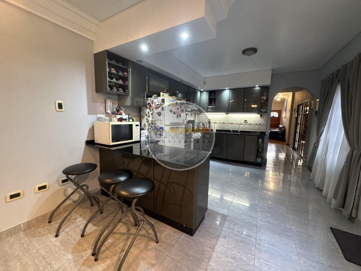 Se Vende Casa Cuatro ambientes, cochera pasante, Excelente (Lanus Oeste)