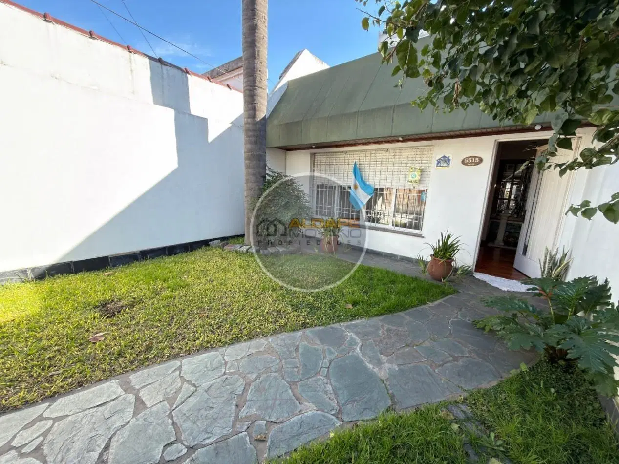 Se Vende Casa Cuatro ambientes, con cochera, Quincho (Villa Lugano) 3