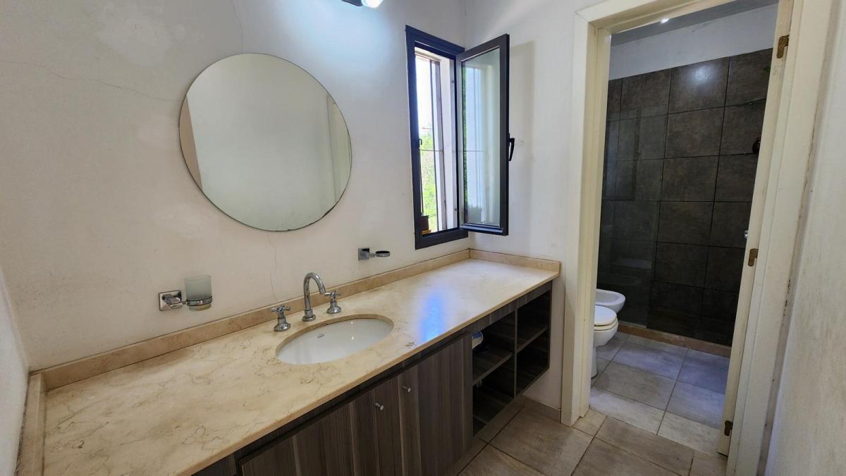 Duplex en Housing en Venta 3 Dorm. 4