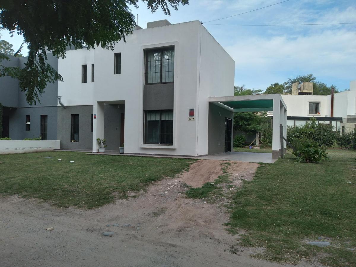 Duplex en Housing en Venta 3 Dorm. 1