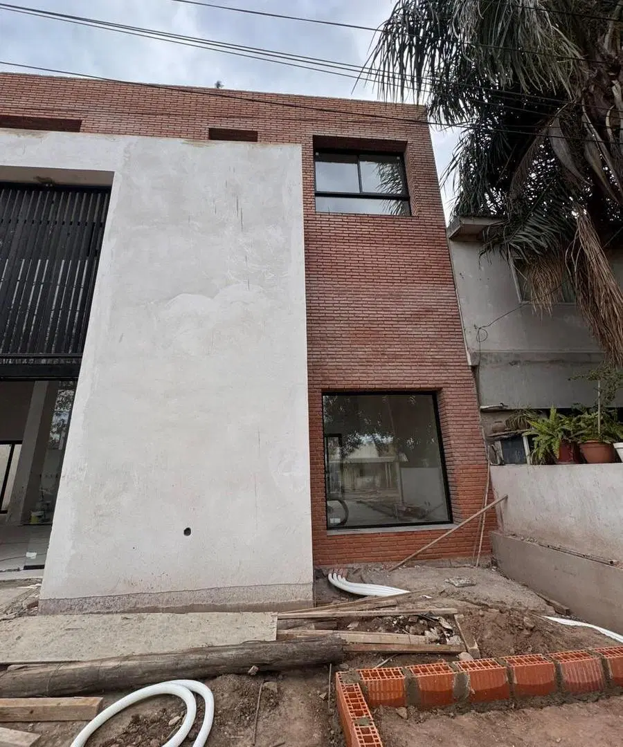 Local en Barrio Jardin calle TALLERES ESQUINA JOSE PATIÑO 200 metros 30 de frente 3