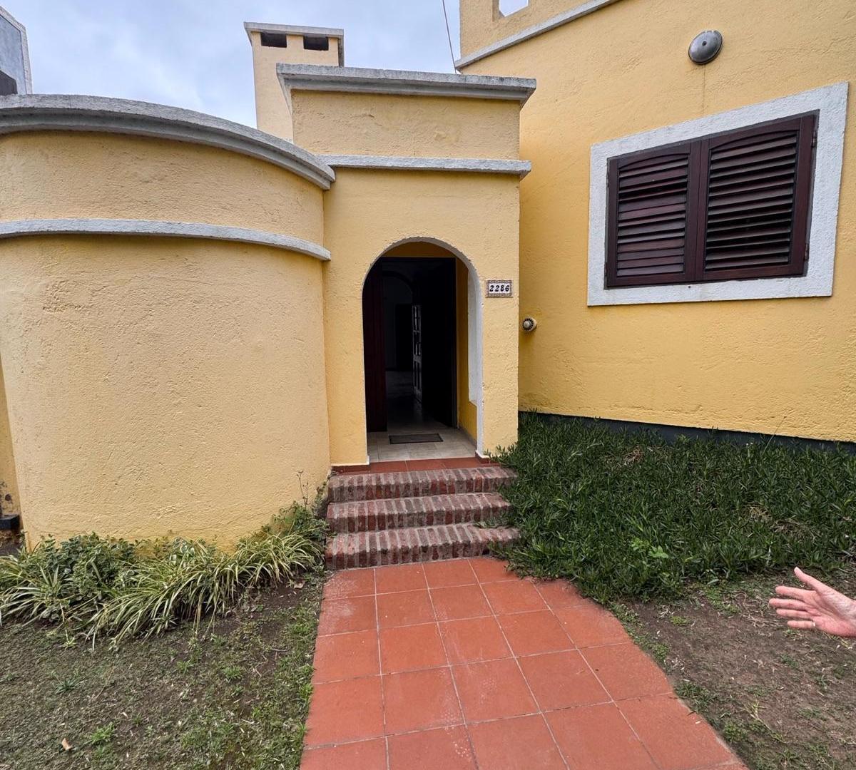 Foto de Casa en Parque Capital planta baja con pileta y cochera para 2 autos, imagen 2