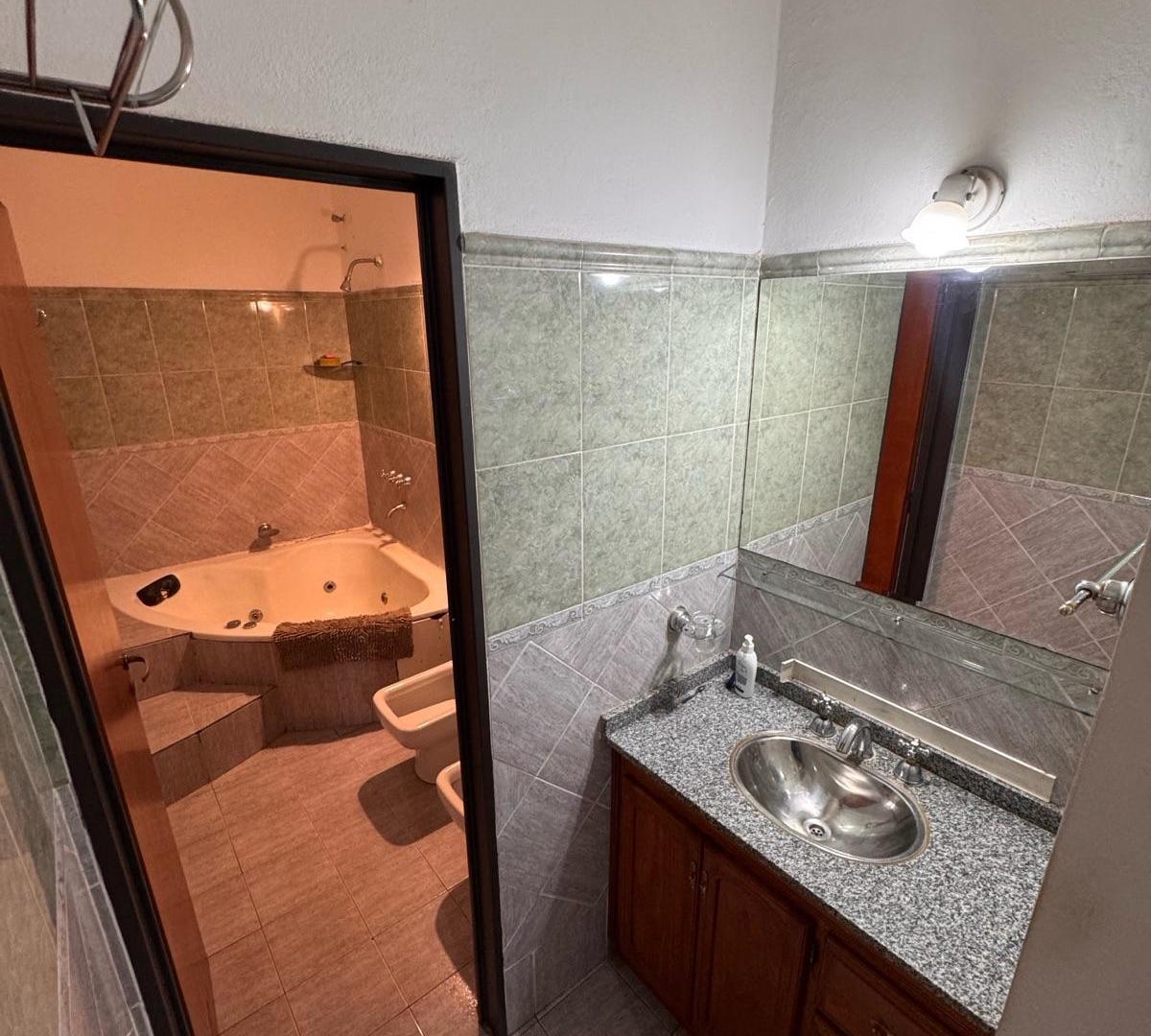 Foto de Casa en Parque Capital planta baja con pileta y cochera para 2 autos, imagen 3