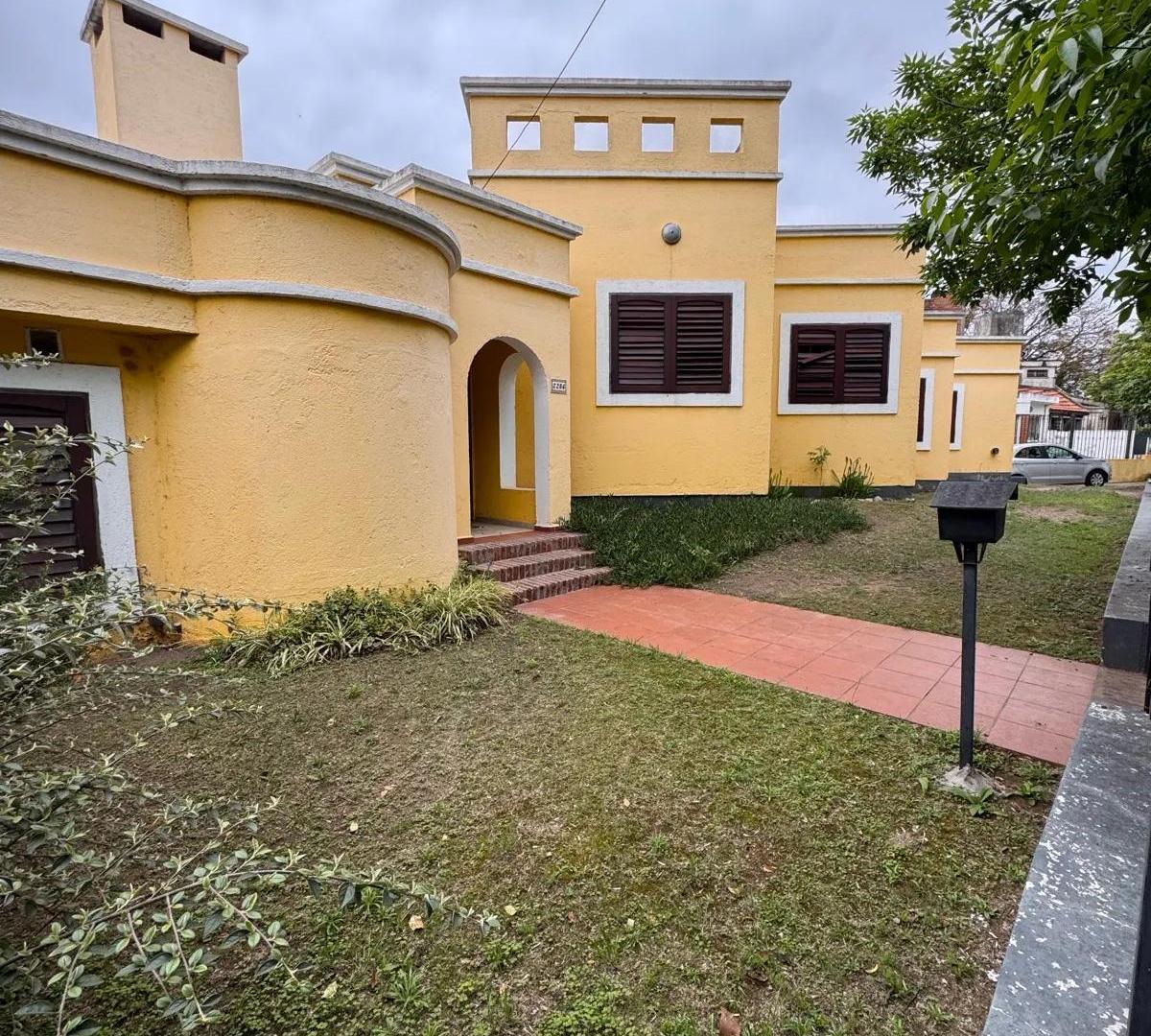 Foto de Casa en Parque Capital planta baja con pileta y cochera para 2 autos, imagen 2