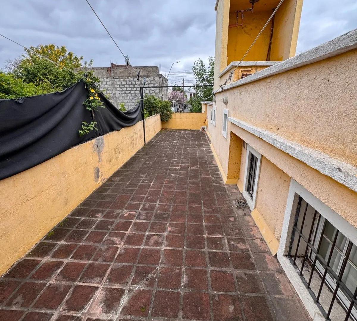 Foto de Casa en Parque Capital planta baja con pileta y cochera para 2 autos, imagen 4