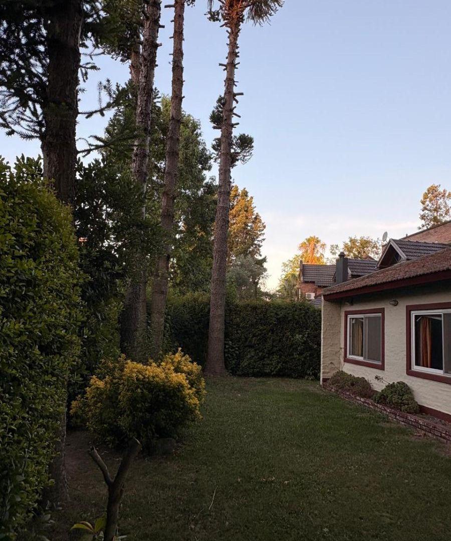 Casa a la venta en El Pato Country Club, frente al Golf, Oportunidad a reciclar.