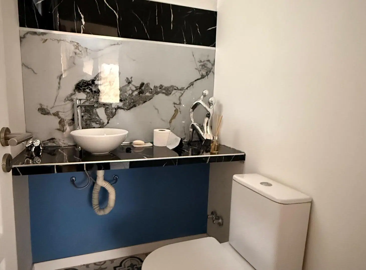 Moderna casa minimalista de 6 amb en El Pato Country Club, Berazategui 4