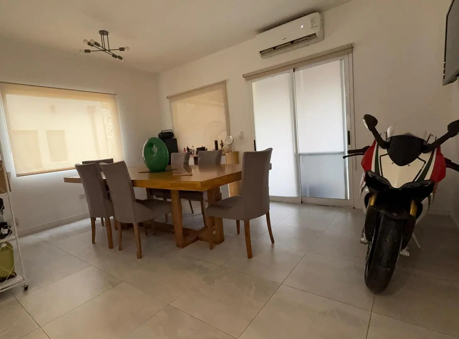 Moderna casa minimalista de 6 amb en El Pato Country Club, Berazategui 5