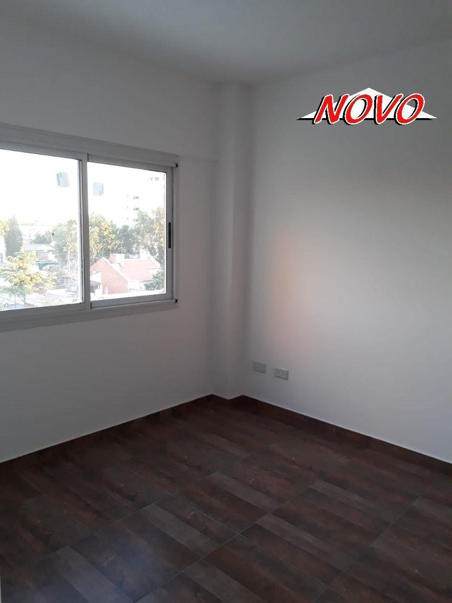 Foto de DEPARTAMENTO 2 AMBIENTES CON COCHERA, LANUS O., imagen 2