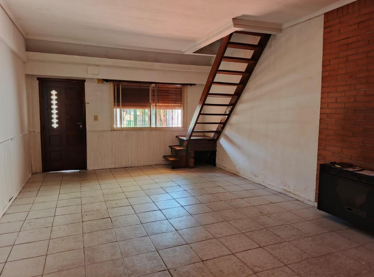Foto de CASA 5 AMBIENTES EN 2 PLANTAS CON 2 COCHERAS Y PATIO NUEVO PRECIO USS, imagen 5