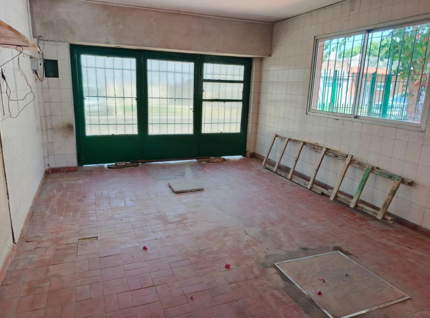 Foto de CASA 5 AMBIENTES EN 2 PLANTAS CON 2 COCHERAS Y PATIO NUEVO PRECIO USS, imagen 4