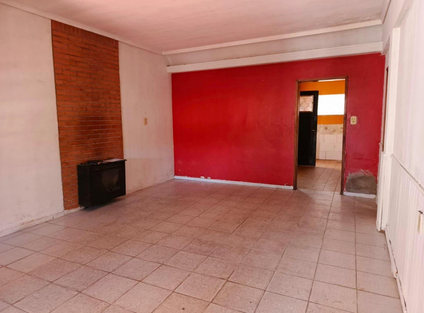 Foto de CASA 5 AMBIENTES EN 2 PLANTAS CON 2 COCHERAS Y PATIO NUEVO PRECIO USS, imagen 2