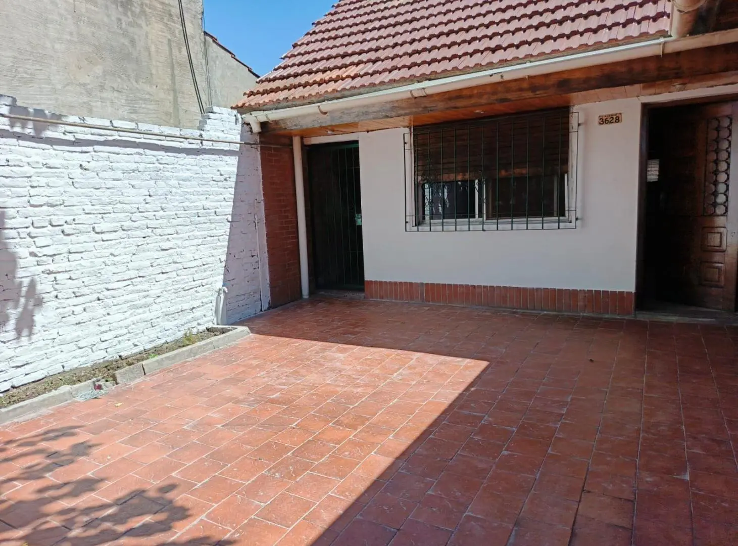 CASA 5 AMBIENTES EN 2 PLANTAS CON 2 COCHERAS Y PATIO 3