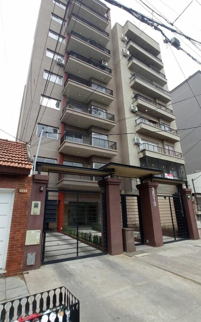 Departamento Piso 3 Ambientes Al Frente, Cochera