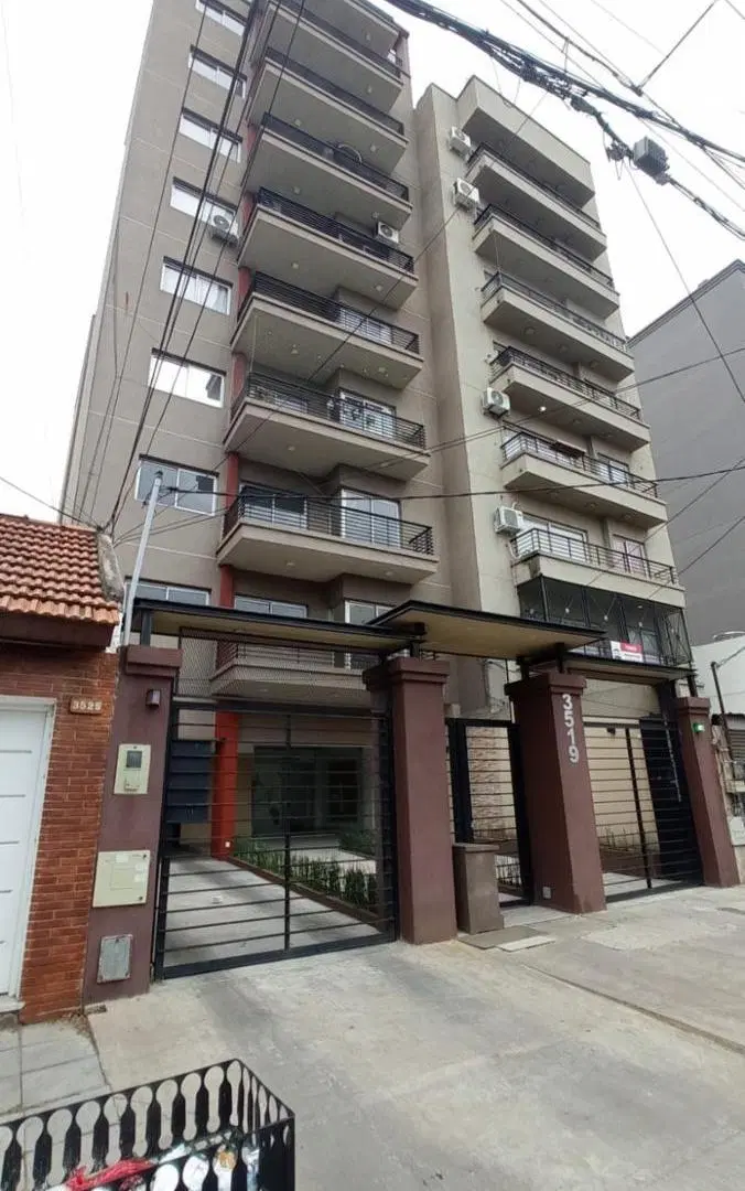 Departamento Piso 3 Ambientes Al Frente, Cochera 2