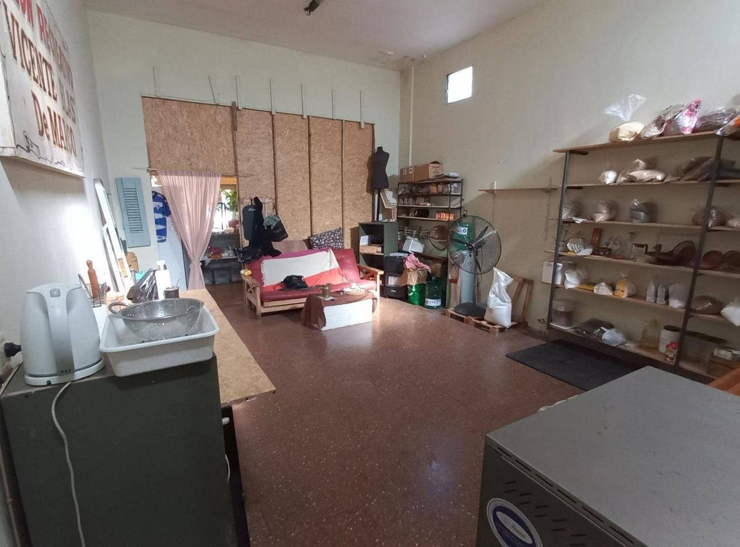 Foto de VENTA EN BLOCK DOS LOCALES MAS VIVIENDA. LANUS ESTE, imagen 1