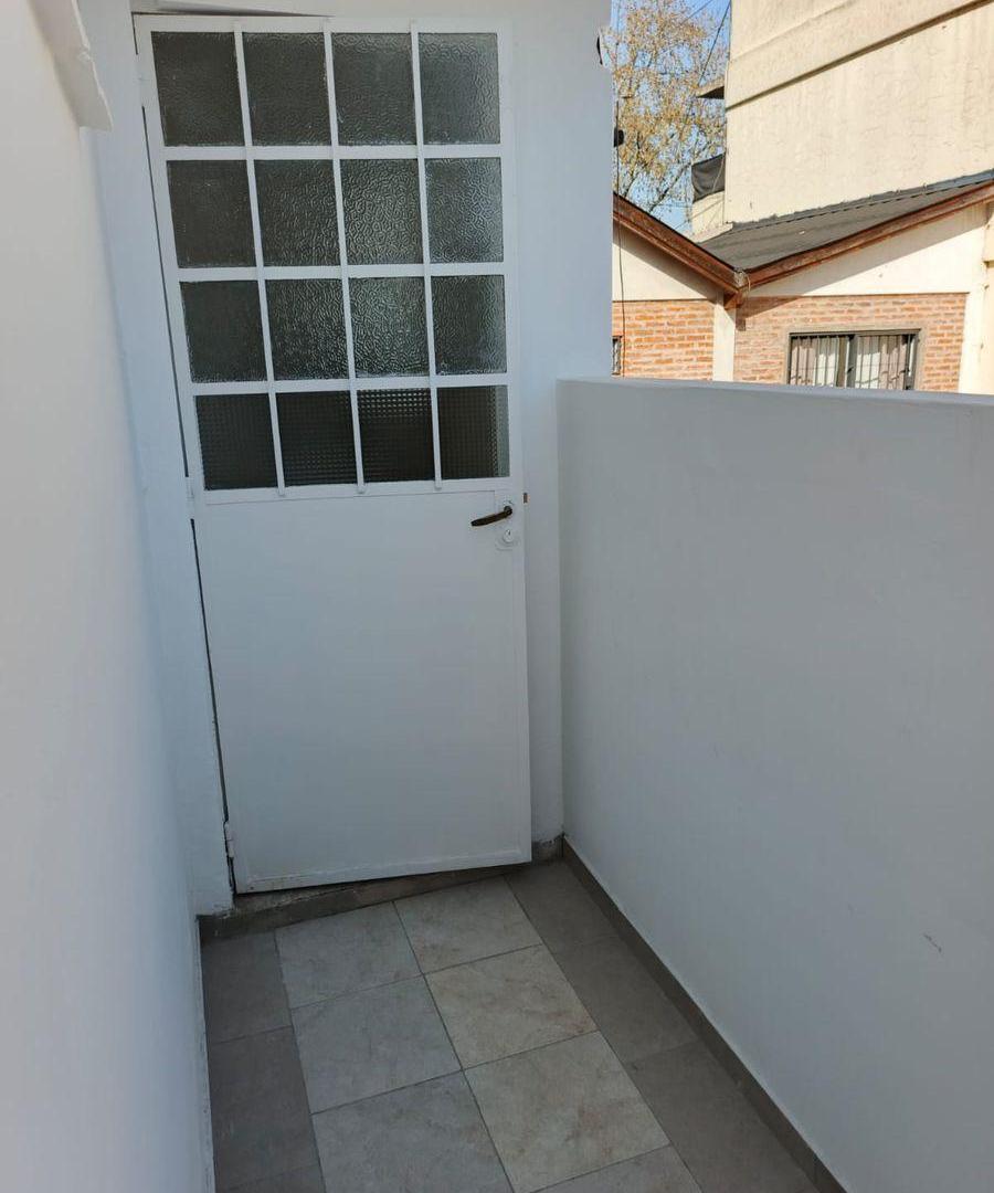 Foto de DEPARTAMENTO 2 AMBIENTES PLANTA ALTA SIN EXPENSAS, imagen 3