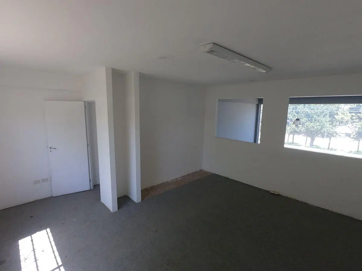 Locales Comerciales sobre Colectora Acceso Oeste (Gaona) | Alto Tránsito | Ituzaingó 3