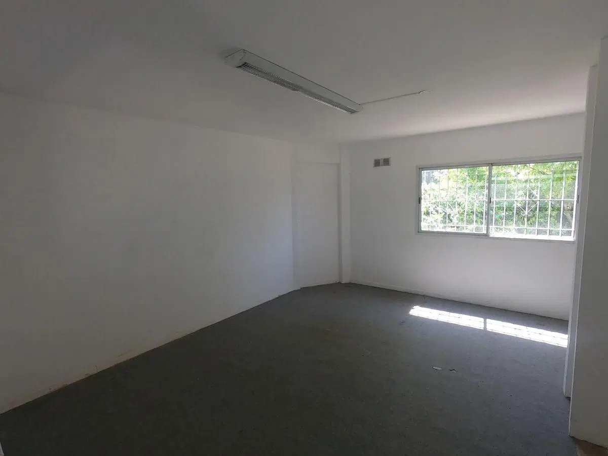 Locales Comerciales sobre Colectora Acceso Oeste (Gaona) | Alto Tránsito | Ituzaingó 2