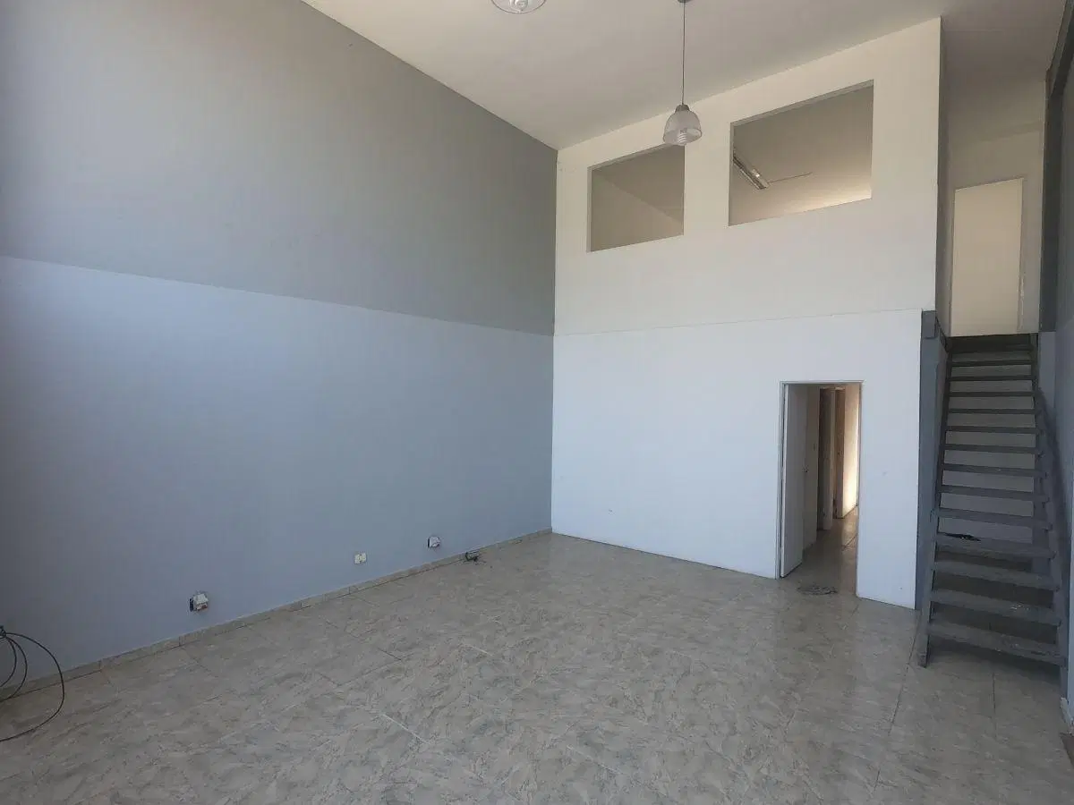 Locales Comerciales sobre Colectora Acceso Oeste (Gaona) | Alto Tránsito | Ituzaingó 4