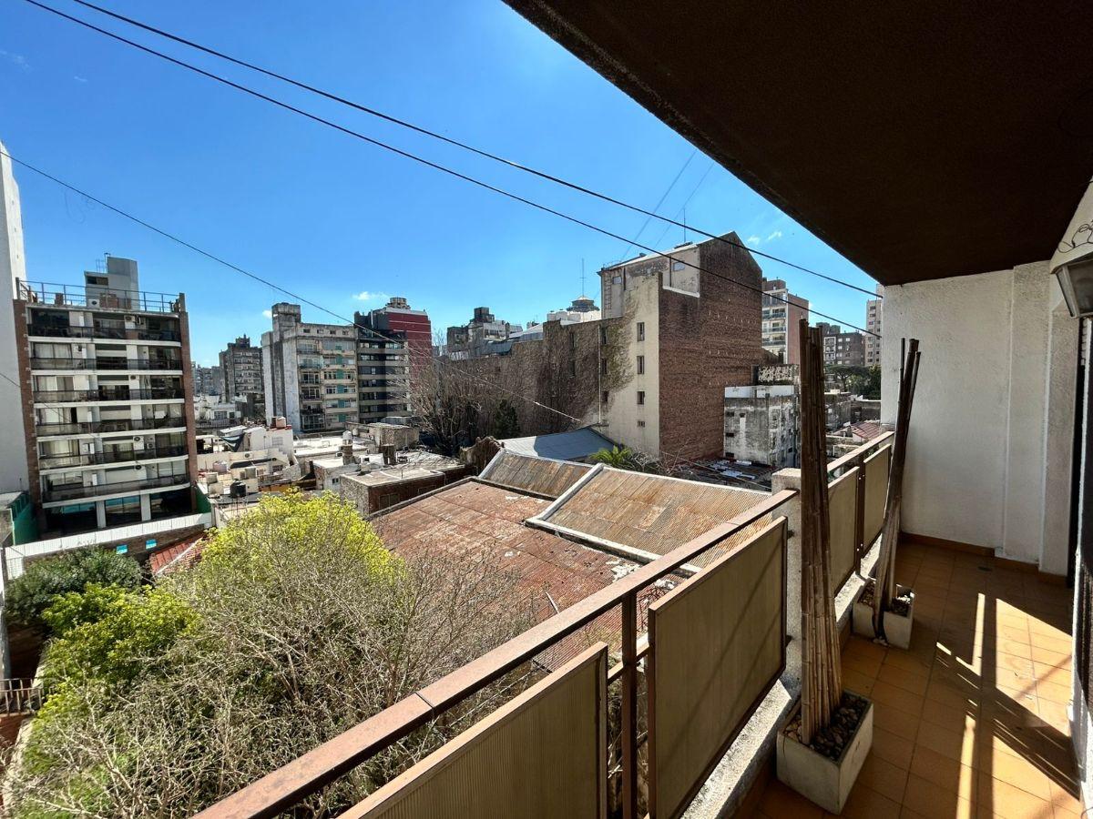 Foto de Departamento dos dormitorios con cochera en el macrocentro rosarino, imagen 1