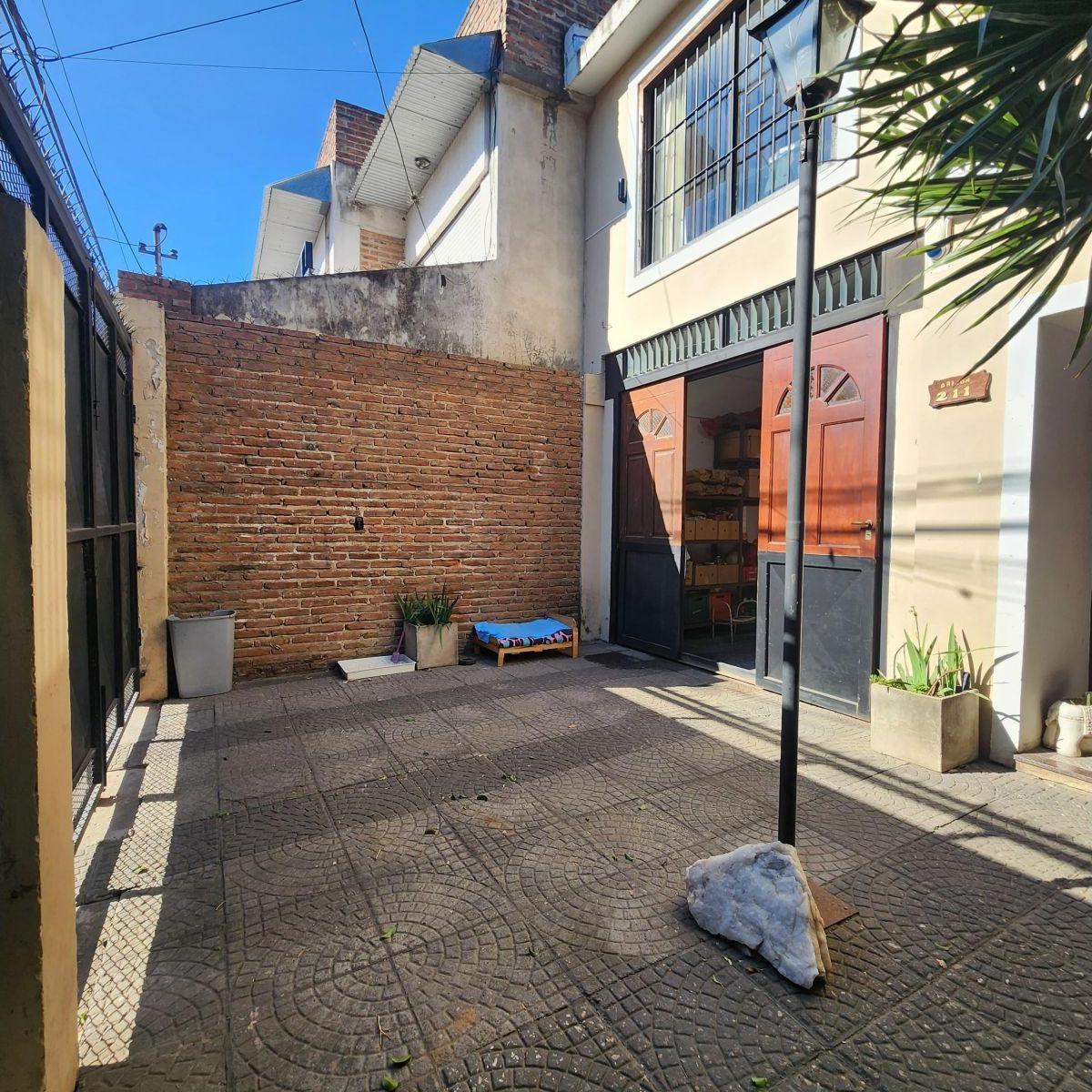 Hermosa Casa Sobre Av. 4 Dorm. 4
