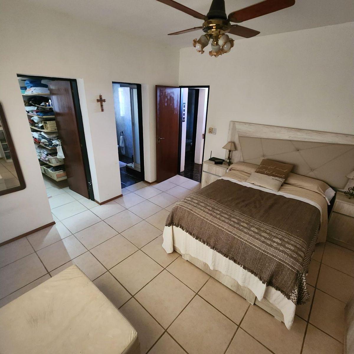 Hermosa Casa Sobre Av. 4 Dorm. 2