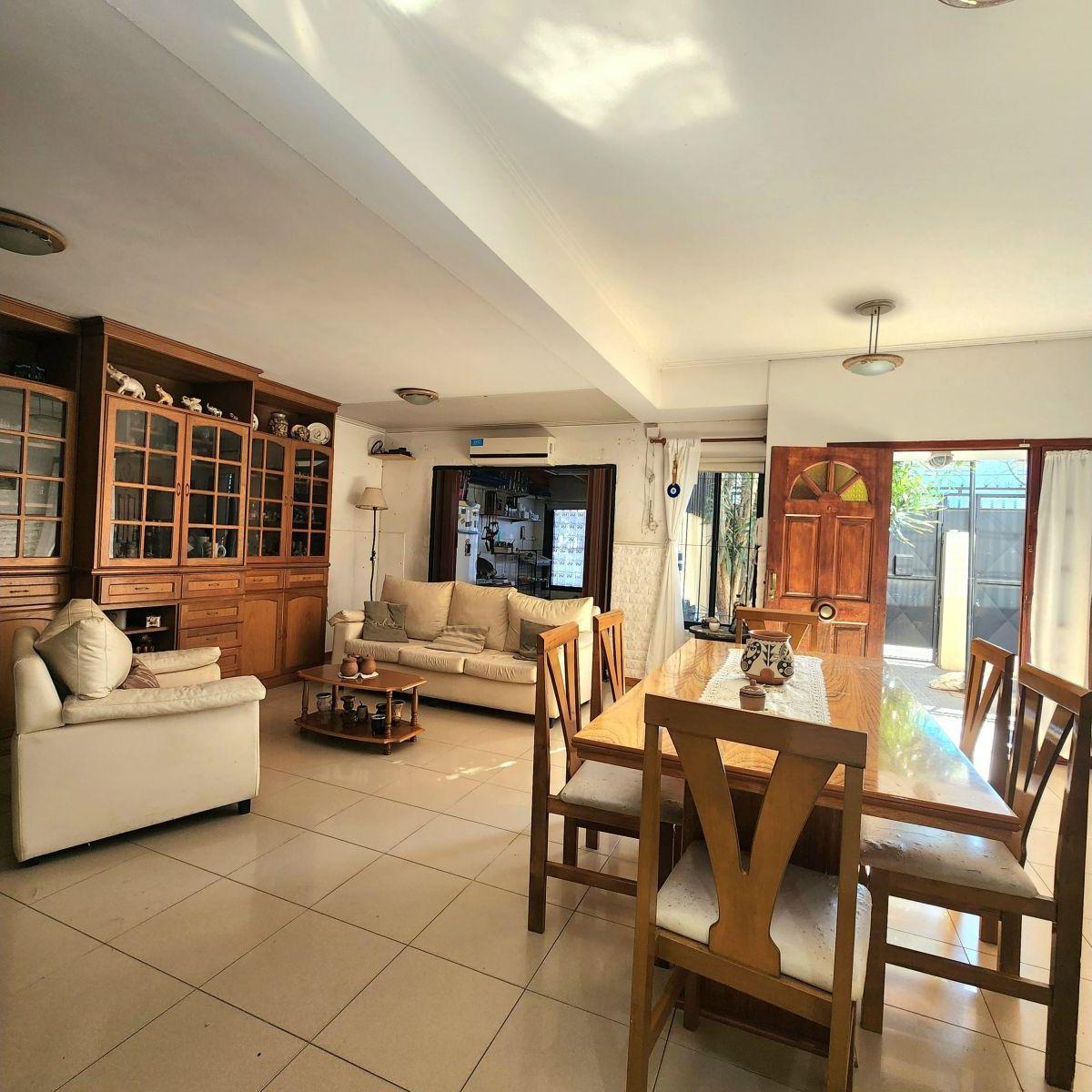 Hermosa Casa Sobre Av. 4 Dorm. 5
