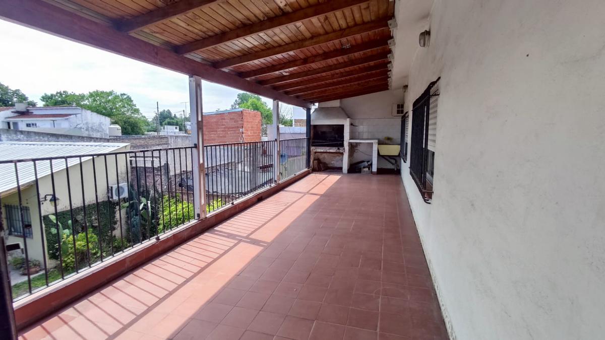 CASA EN PLANTA ALTA LLAVALLOL