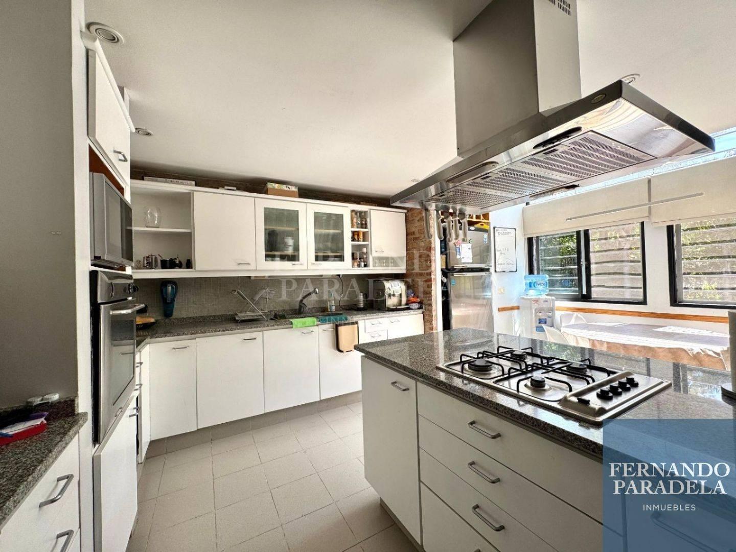 Foto de Casa en venta de 4 dormitorios c/ cochera en Villa Udaondo, imagen 5
