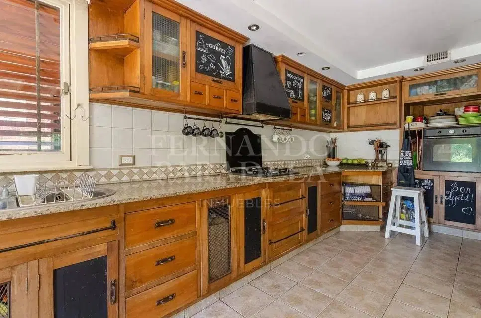 Casa en venta sobre circuito aeróbico de Parque Leloir 8
