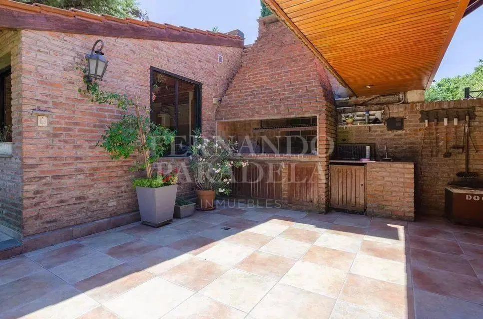 Casa en venta sobre circuito aeróbico de Parque Leloir 4