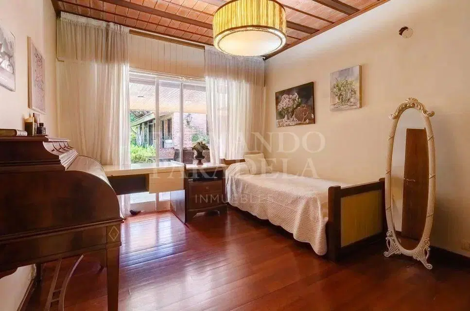Casa en venta sobre circuito aeróbico de Parque Leloir 1