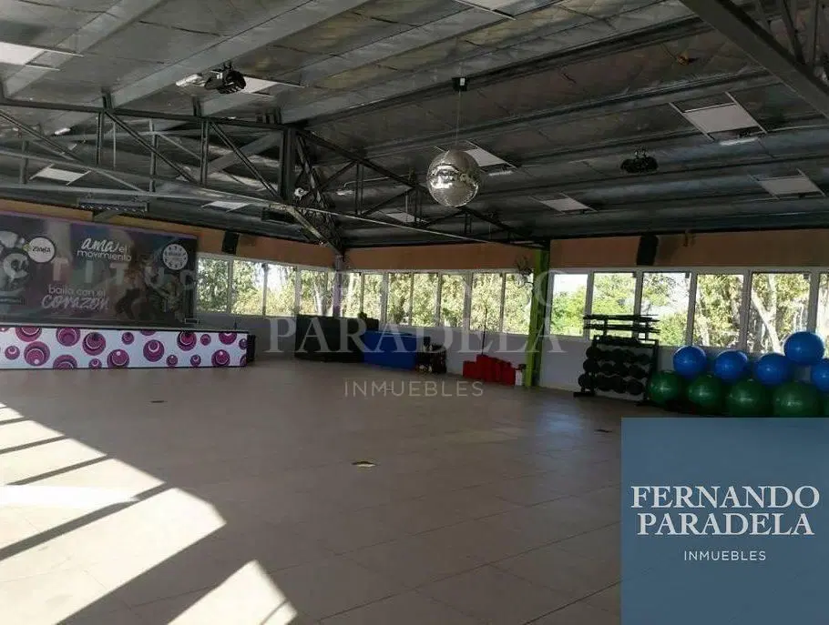 Local de 321mts en paseo comercial 4