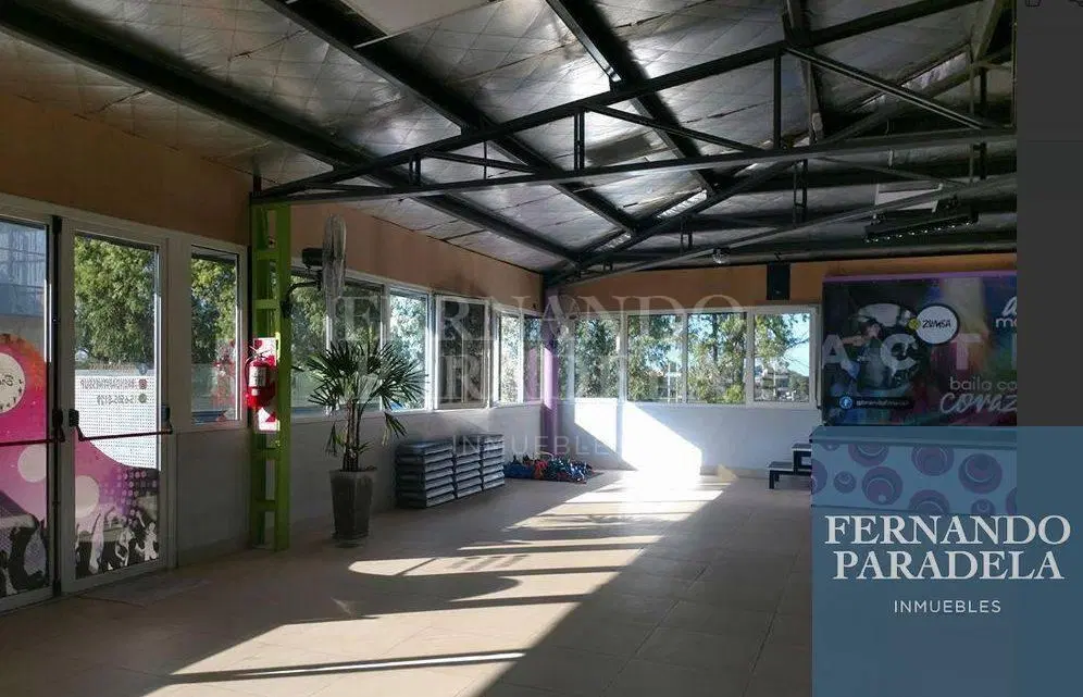 Local de 321mts en paseo comercial 5