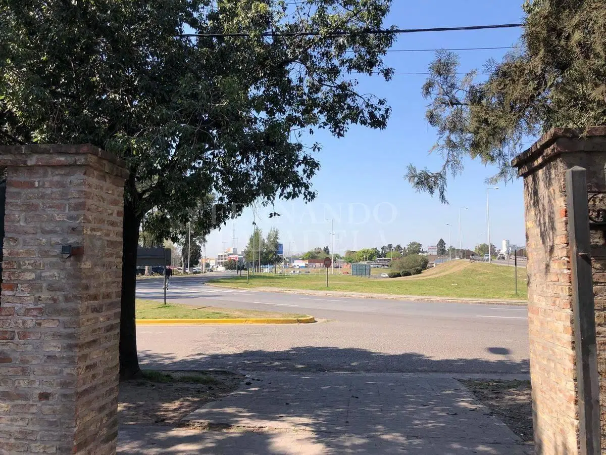 Propiedad comercial a mts de Colectora 3