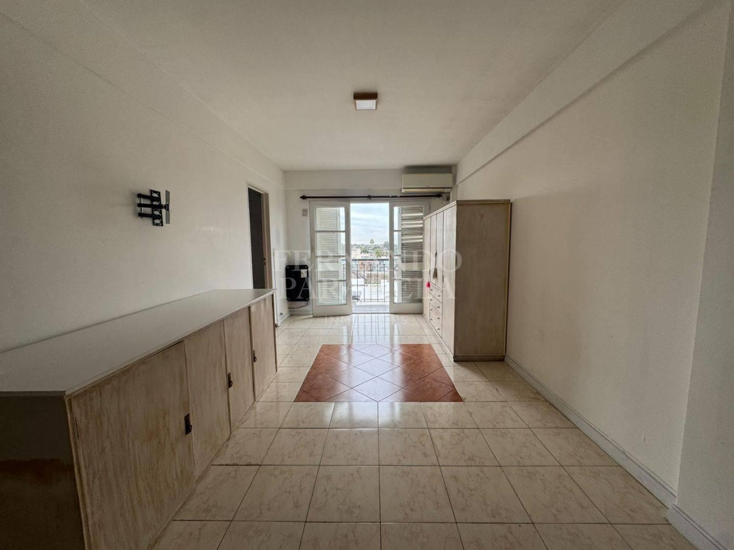 Foto de Monoambiente apto profesional con cochera techada - Castelar centro, imagen 5