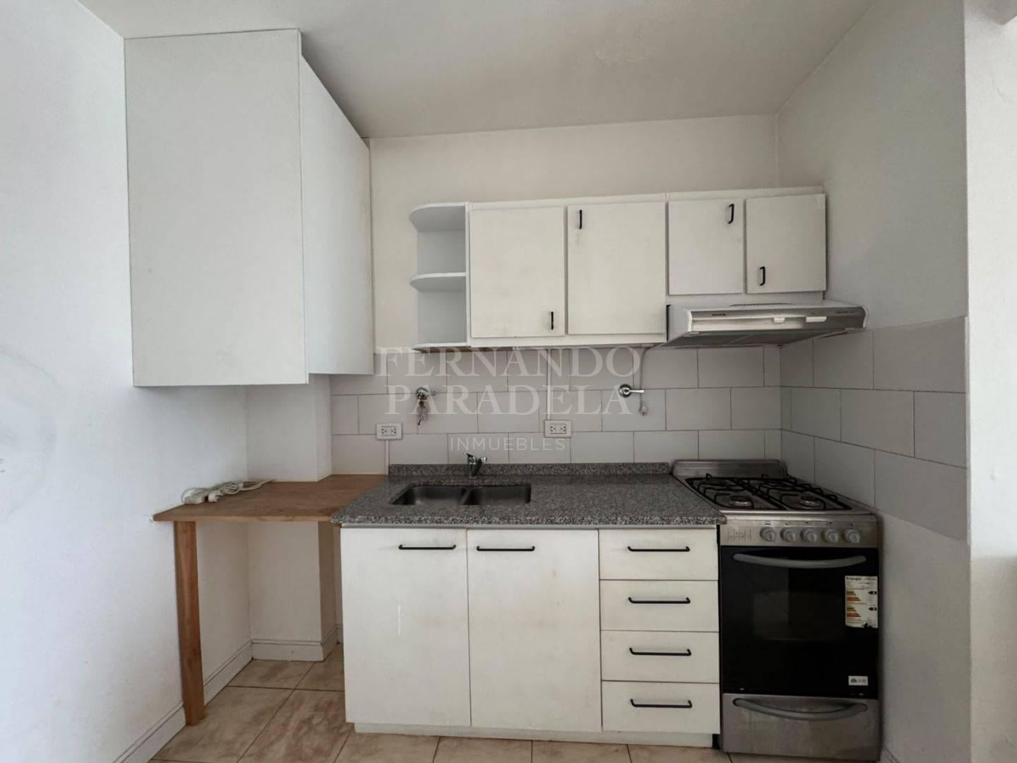 Foto de Monoambiente apto profesional con cochera techada - Castelar centro, imagen 1