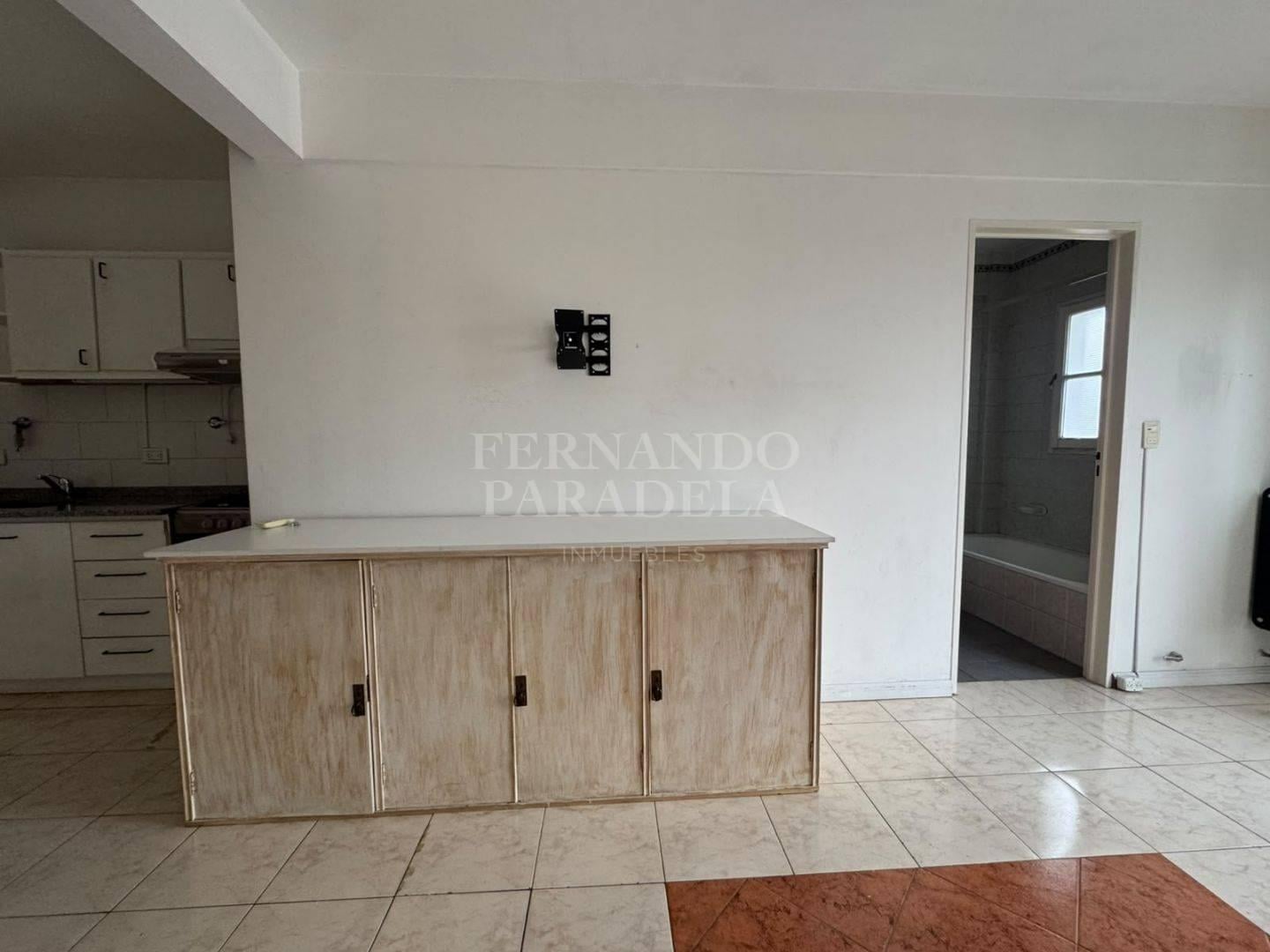 Foto de Monoambiente apto profesional con cochera techada - Castelar centro, imagen 2
